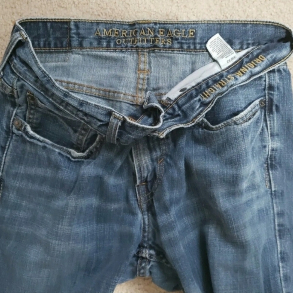 AMERICAN EAGLE Original Straight 28x32; Actual 28x30.